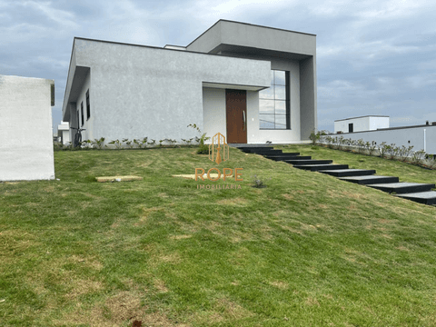 Casa à venda com 4 quartos e piscina no condomínio Terras de Mont Serrat em Salto - SP